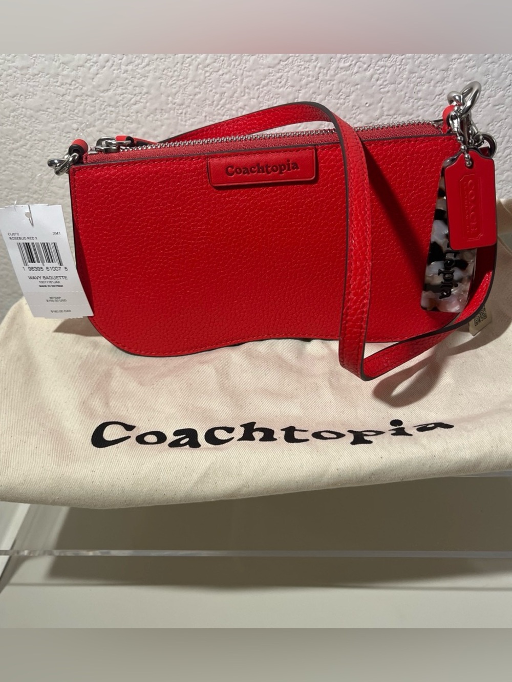 Coachtopía Red Leather Crossbody Clutch